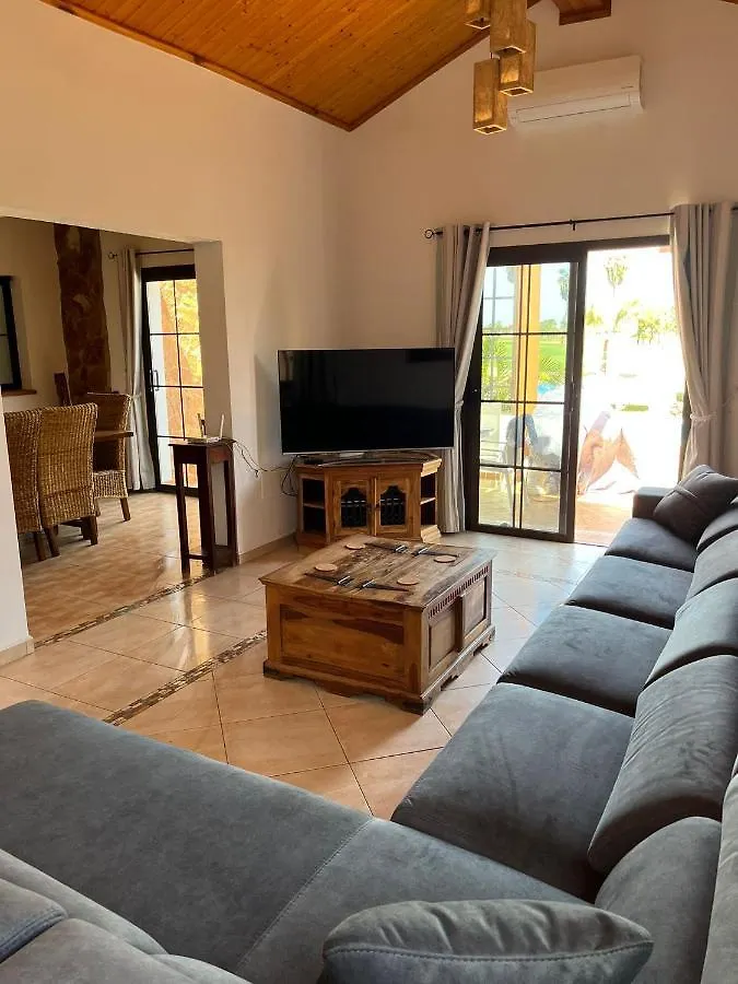 Casa Piedra, Luxury Family Front Line Golf, Hot Tub,Pool Table, 8 Pers, Caleta De Fuste Villa 0*,  Spanyolország